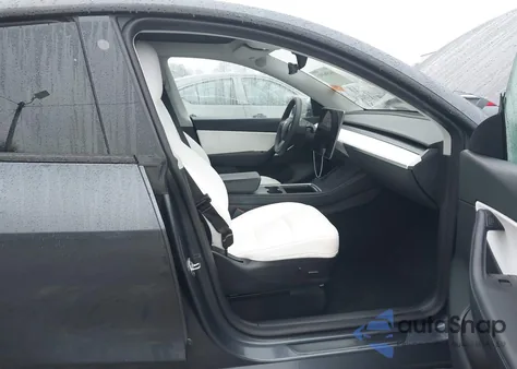 2022 Tesla Model Y Long Range Dual Motor All-Wheel Drive z USA, uszkodzony, nr VIN 7SAYGDEE4NF447159